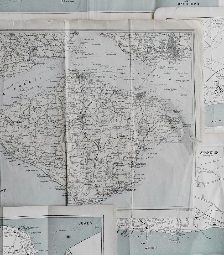 Carte vintage de l'île de Wright en Angleterre d'où part la régate Cowes - Dinard / Saint-Malo. Une course de bateau historique en la France et la Grande Bretagne.