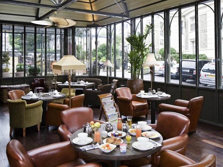 Bar Le Darling de l'hôtel Royal Emeraude à Dinard.