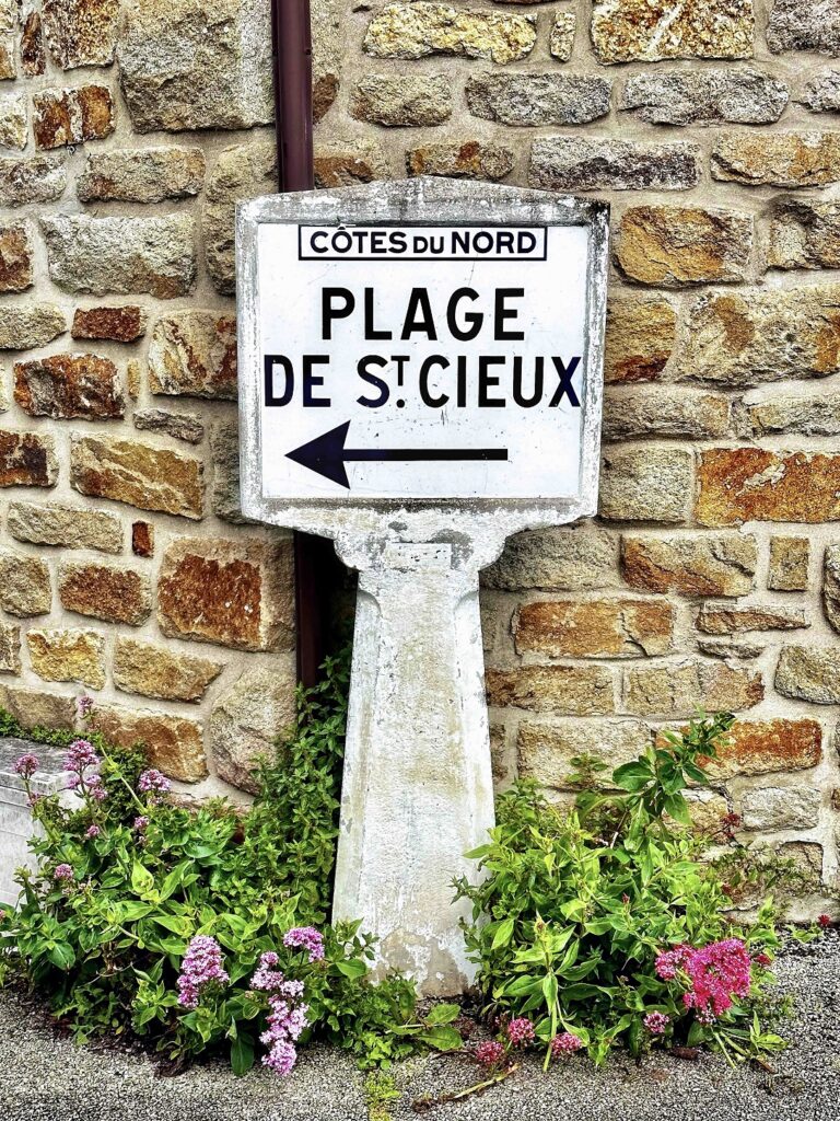La patrimoine caché de Lancieux à découvrir grâce aux circuits randonnée de l'Office de Tourisme.