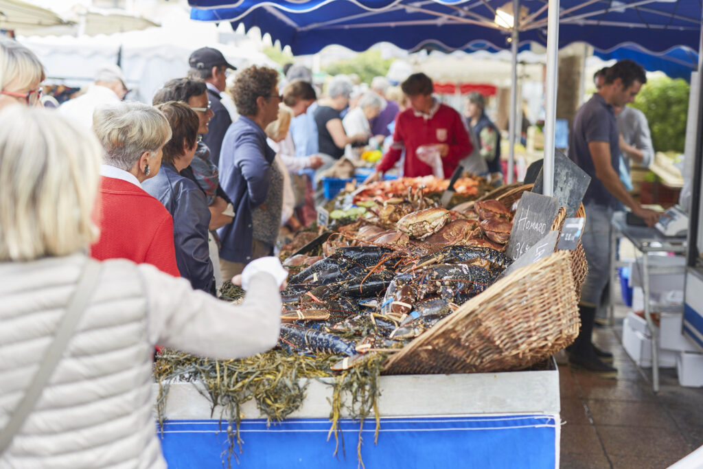 Acheter des spécialités de fruits de mer au Marché De Dinard, toute l'année sur la place du marché.
