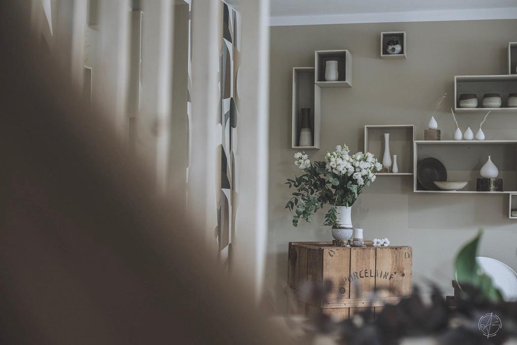 L'atelier boutique de Mo Ceramique à Tréméreuc. Dans ce village discret de la Côte d'Émeraude, Mo Ceramique fabrique de véritables oeuvres d'art ! Retrouvez tous les ateliers créatifs de la Côte d'Emeraude. Photo de Audrey Godinho