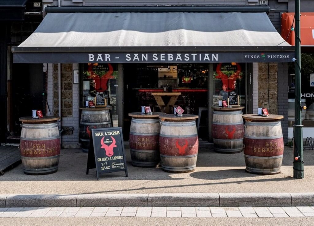 Bar San Sebastian à Saint-Briac-sur-Mer, dans le quartier de la Houle. Des spécialités basques et espagnoles, tapas, boissons et soirée karaoké et blind test.