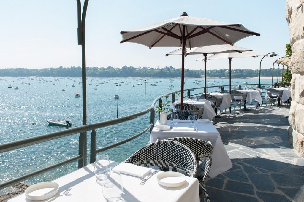 Restaurant Le Pourquoi Pas de l'hôtel Castelbrac. Hôtel 5 éoiles à Dinard, son restaurant a obtenu une étoile au guide Michelin. Credit Photo Gilles Trillard