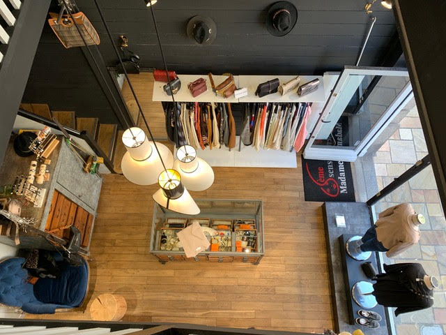 Boutique de seconde main à Dinard : Sixieme Sens Madame. Au coeur de la rue commerçante de Dinard, découvrez cette boutique aux