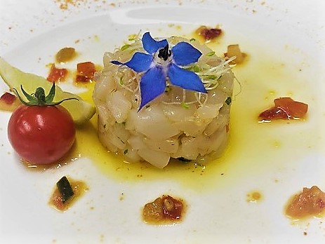 Crédit photo : Traiteur Jenvrin Photo d'un Tartare De Saint Jacques servi lors d'événements par le traiteur Jenvrin.