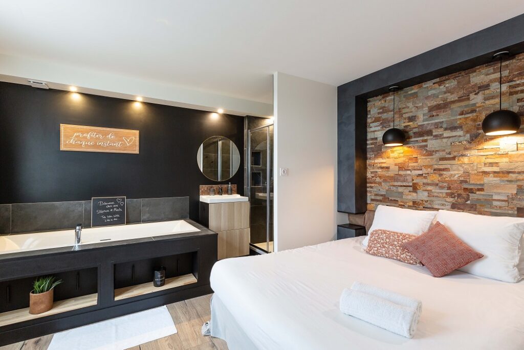 Amodi Gîte De Charme En Bretagne - L'intimiste. Une gîte idéal en amoureux pour la Saint-Valentin à La Richardais, à deux pas de Dinard et Saint-Malo en Bretagne.