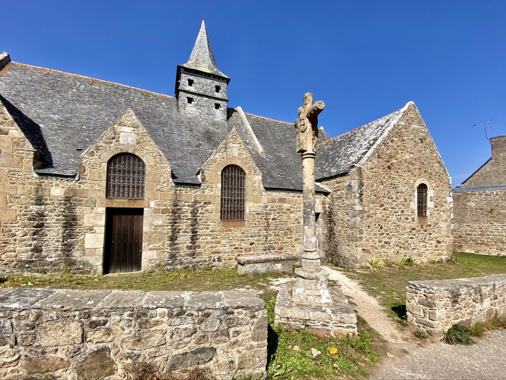 Vieille Eglise de Saint-Lunaire, classée aux Monuments Historiques, qui abrite l'une des plus belles collections de gisants de Bretagne.
Crédit : Charlotte Longépé